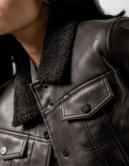 Chamarra Lee Café De Piel Sintética Con Borrega Para Mujer.